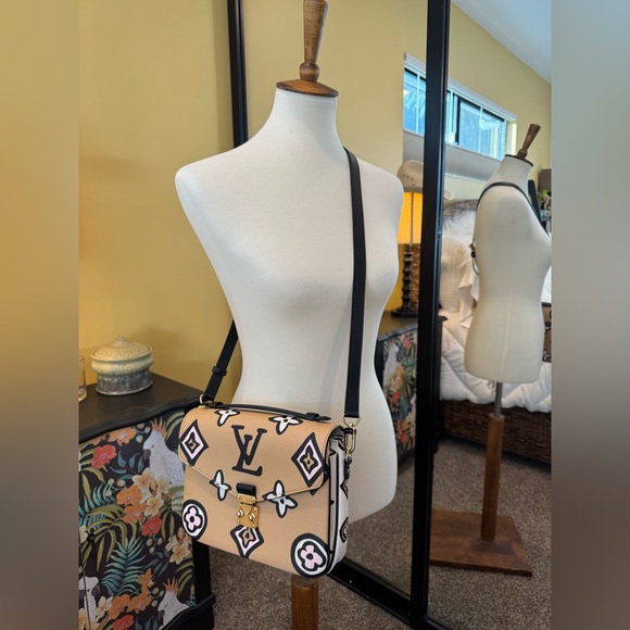 Louis Vuitton RARE Monogram Giant Wild At Heart Pochette Metis Arizona - Picture 2 of 12